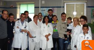 Jugadores del Valencia CF visitan a los niños ingresados en el hospital de Gandia  - (foto 4)